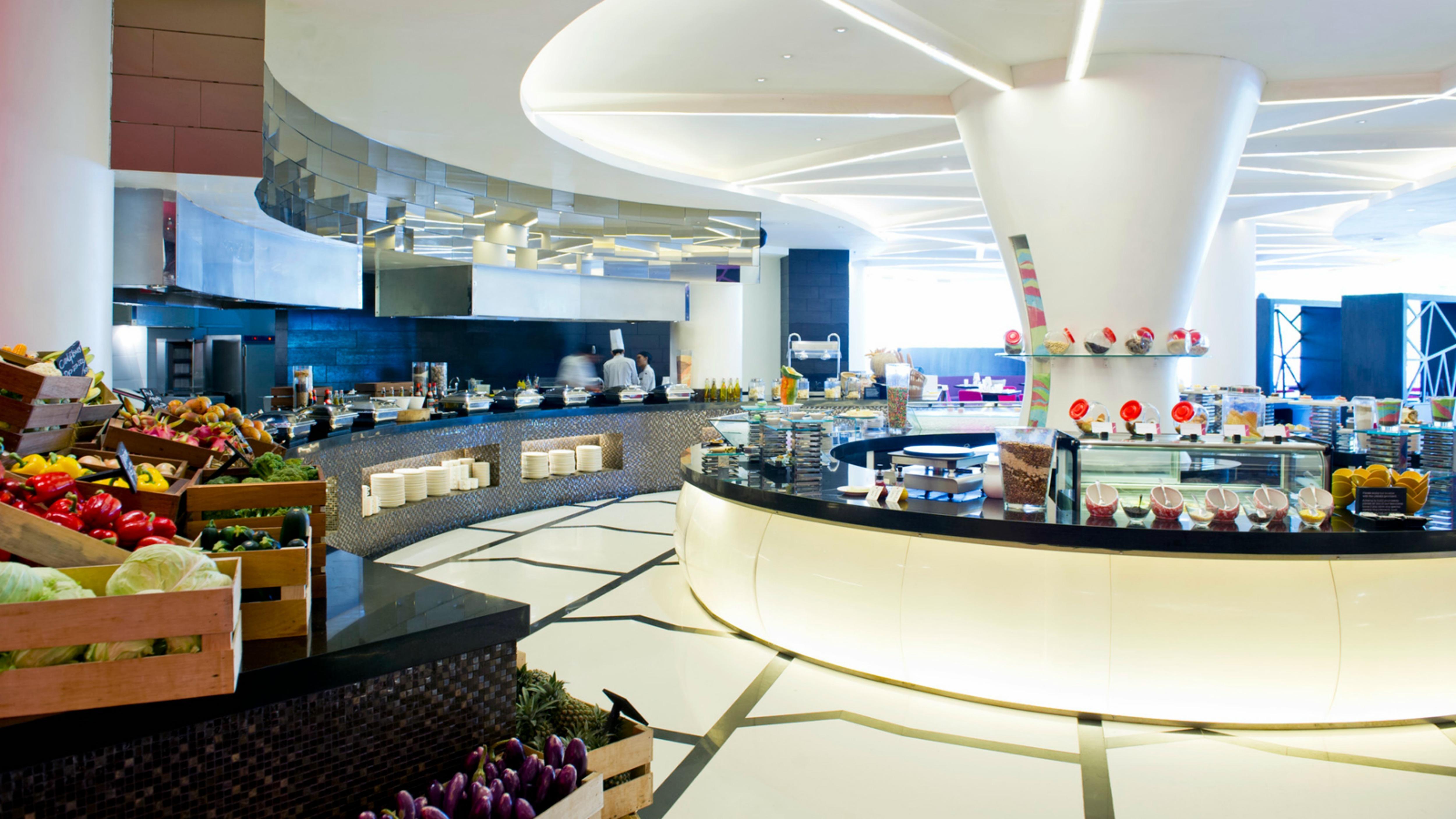 Sheraton Bali Kuta Resort Εξωτερικό φωτογραφία The buffet at the hotel