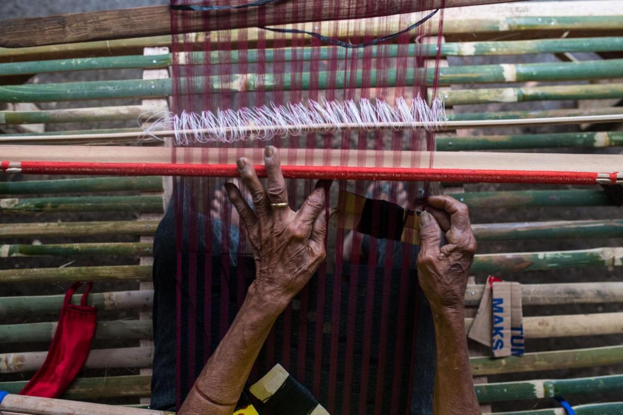 Sheraton Bali Kuta Resort Εξωτερικό φωτογραφία Weaving in Mandalay