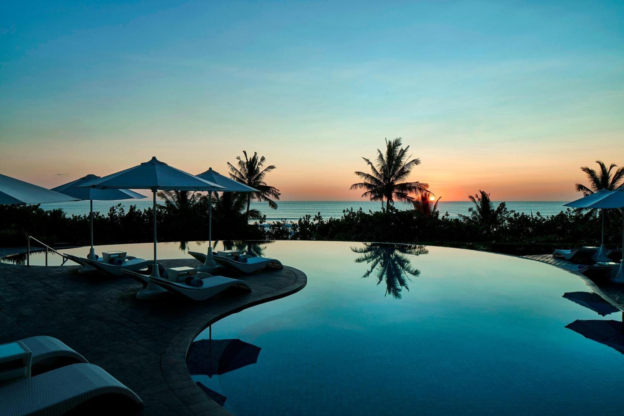 Sheraton Bali Kuta Resort Εξωτερικό φωτογραφία Sunset at the pool