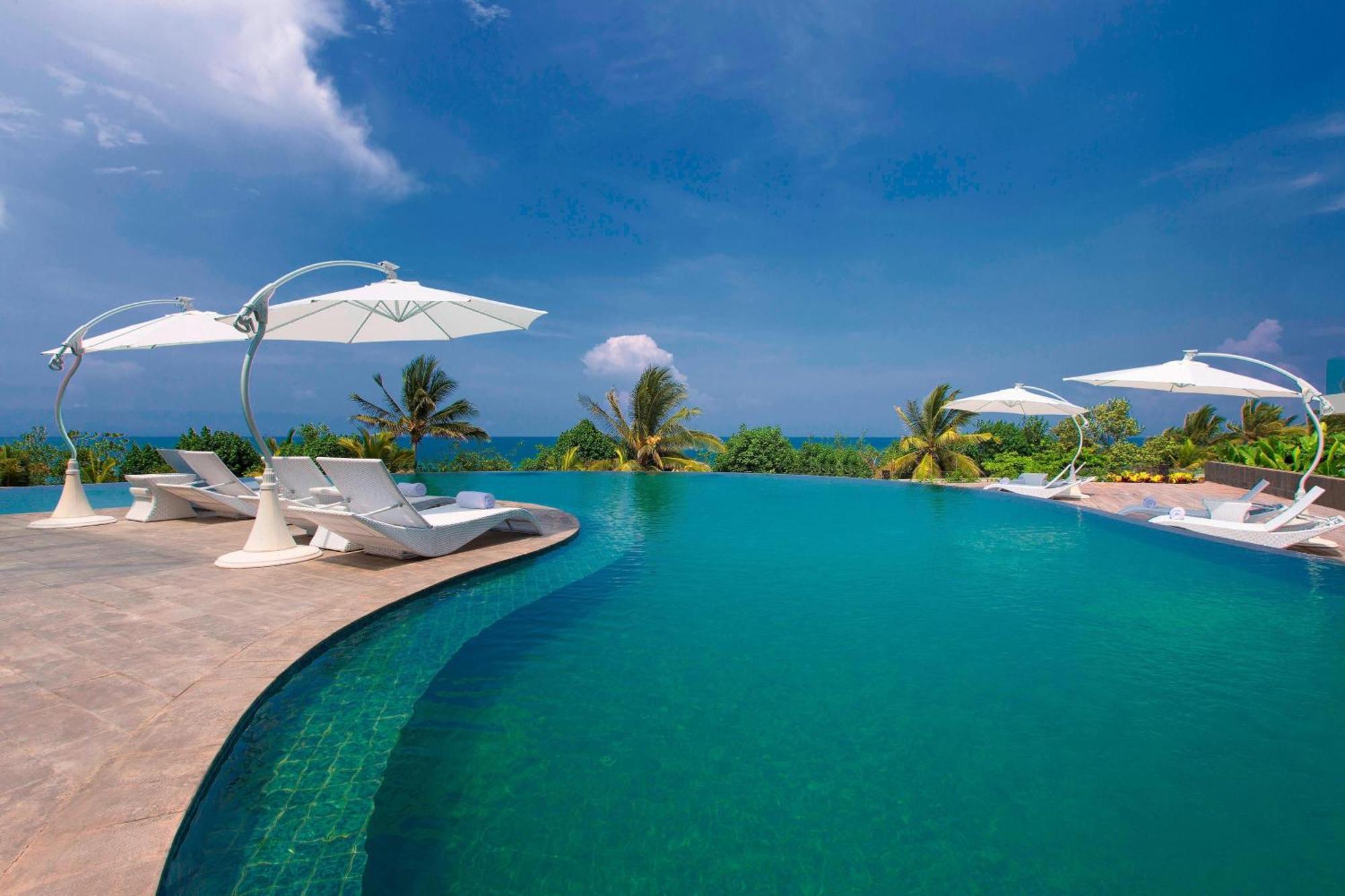 Sheraton Bali Kuta Resort Εξωτερικό φωτογραφία Infinity pool at the resort