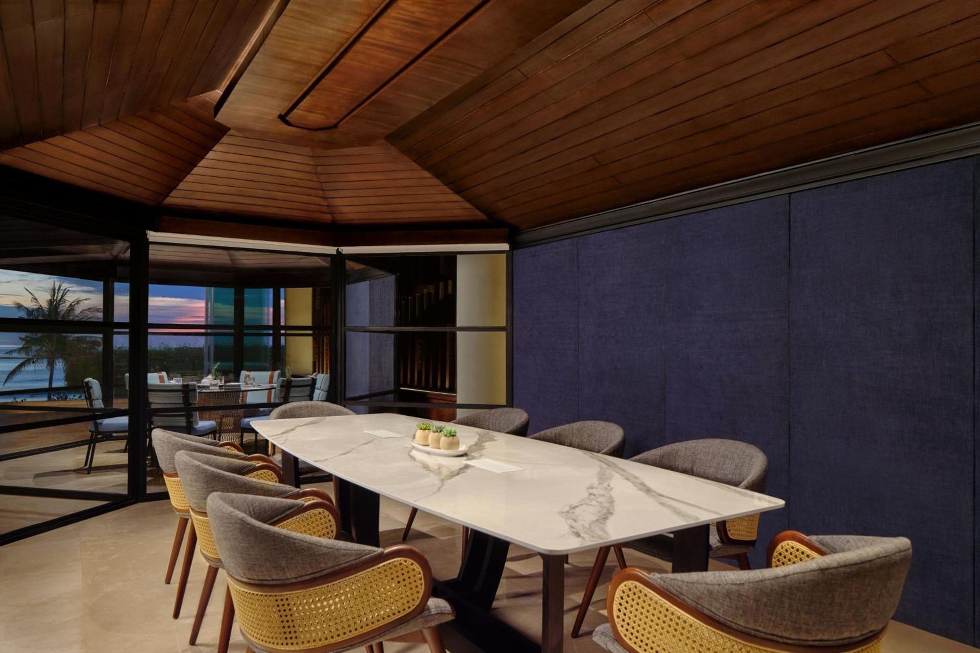 Sheraton Bali Kuta Resort Εξωτερικό φωτογραφία The interior of the restaurant