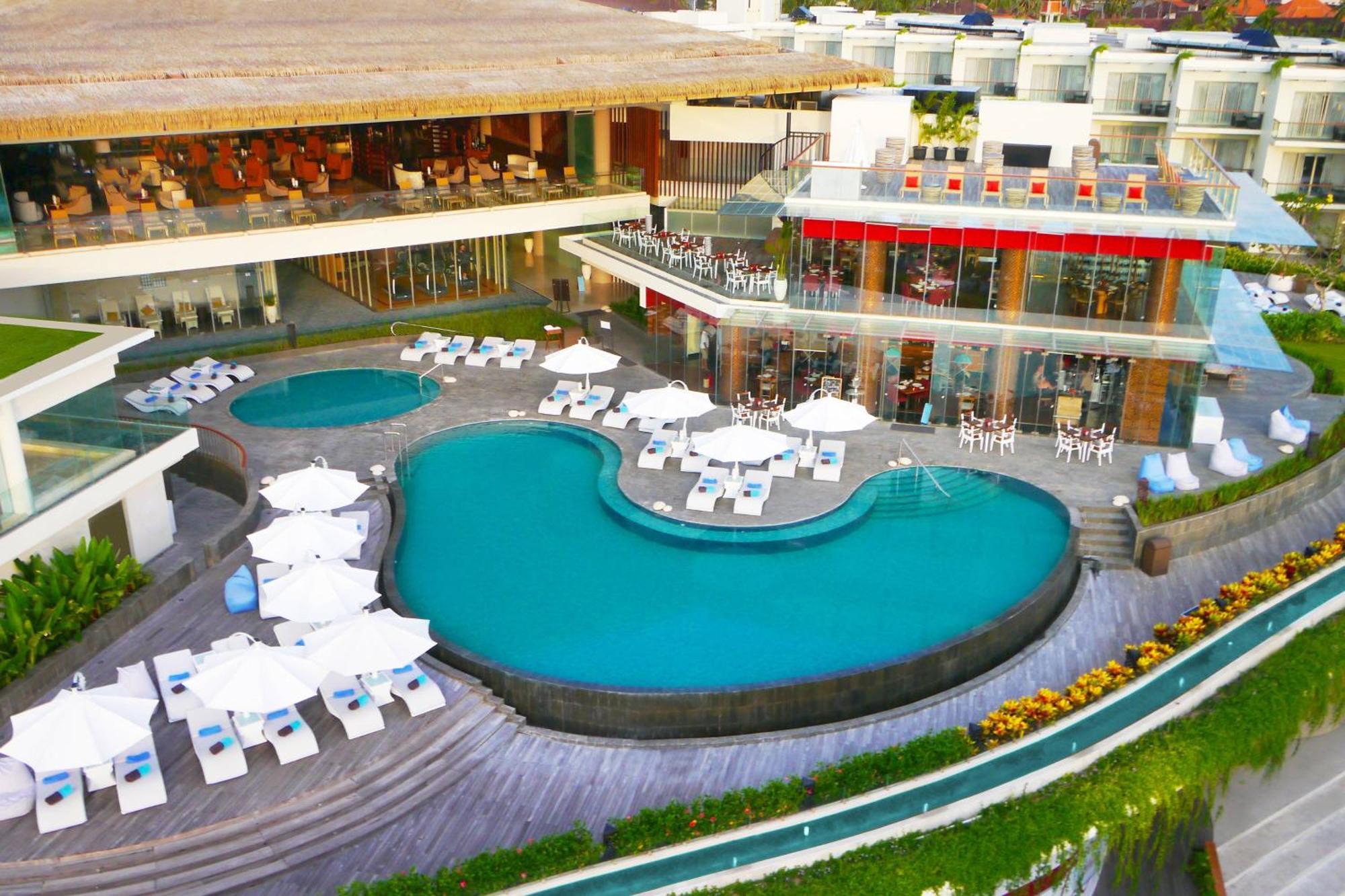 Sheraton Bali Kuta Resort Εξωτερικό φωτογραφία The pool at the W Hotel