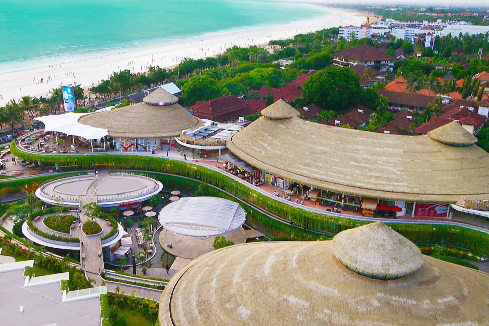Sheraton Bali Kuta Resort Εξωτερικό φωτογραφία The resort's shopping mall, the Village